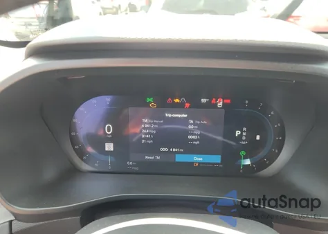 2025 Volvo Xc40 Core z USA, uszkodzony, nr VIN YV4L12UJ0S2468016